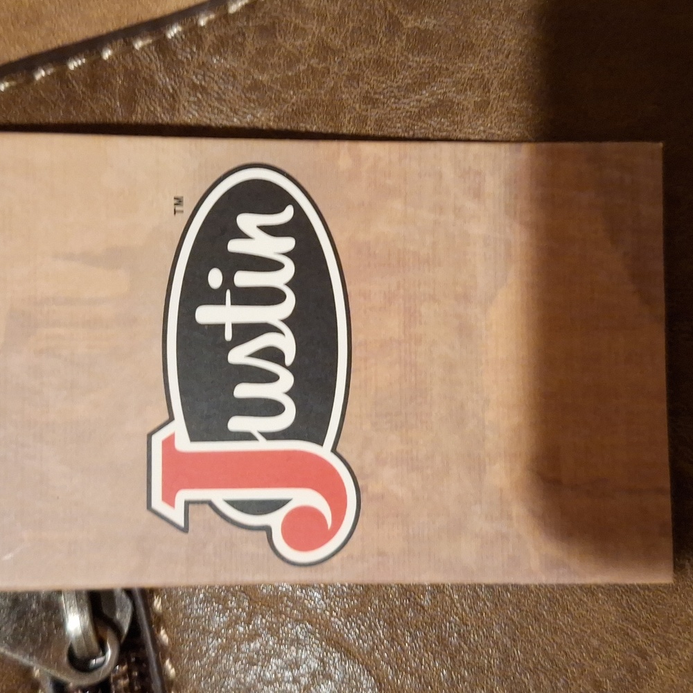 Justin Purse - Picture 13 of 16